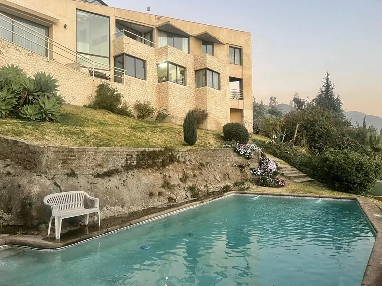 Casa en venta en Las Condes — Ranguelmo / San Jose De La Sierra / Las Condes – 5 Dorm + 4 Baños + 4 Est + 2 Bod