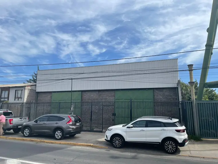 Industrial en arriendo en Recoleta — Av Vespucio / Alfredo Rosende