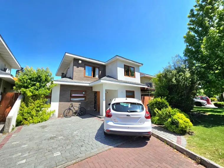 Casa en venta en Peñalolén — Condominio Senderos Del Parque / Altos Del Parque Poniente