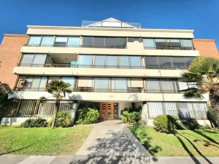 Departamento en venta en Las Condes — Exclusivo Penthouse Dúplex Remodelado / Isabel La Catolica