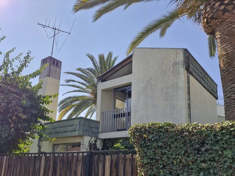 Terreno en venta en La Reina — Gran Terreno Con Un Rol Y Dos Casas En Venta En La Reina