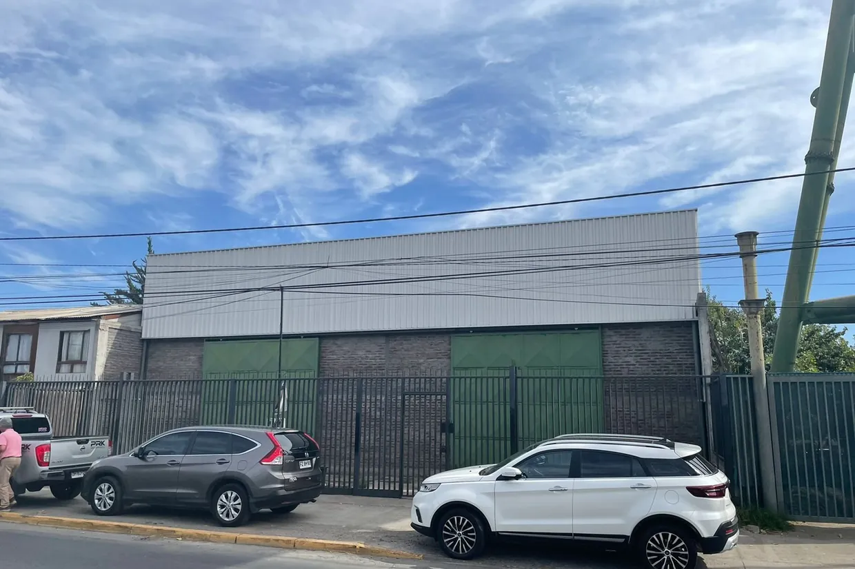 Industrial en arriendo en Recoleta — Av Vespucio / Alfredo Rosende
