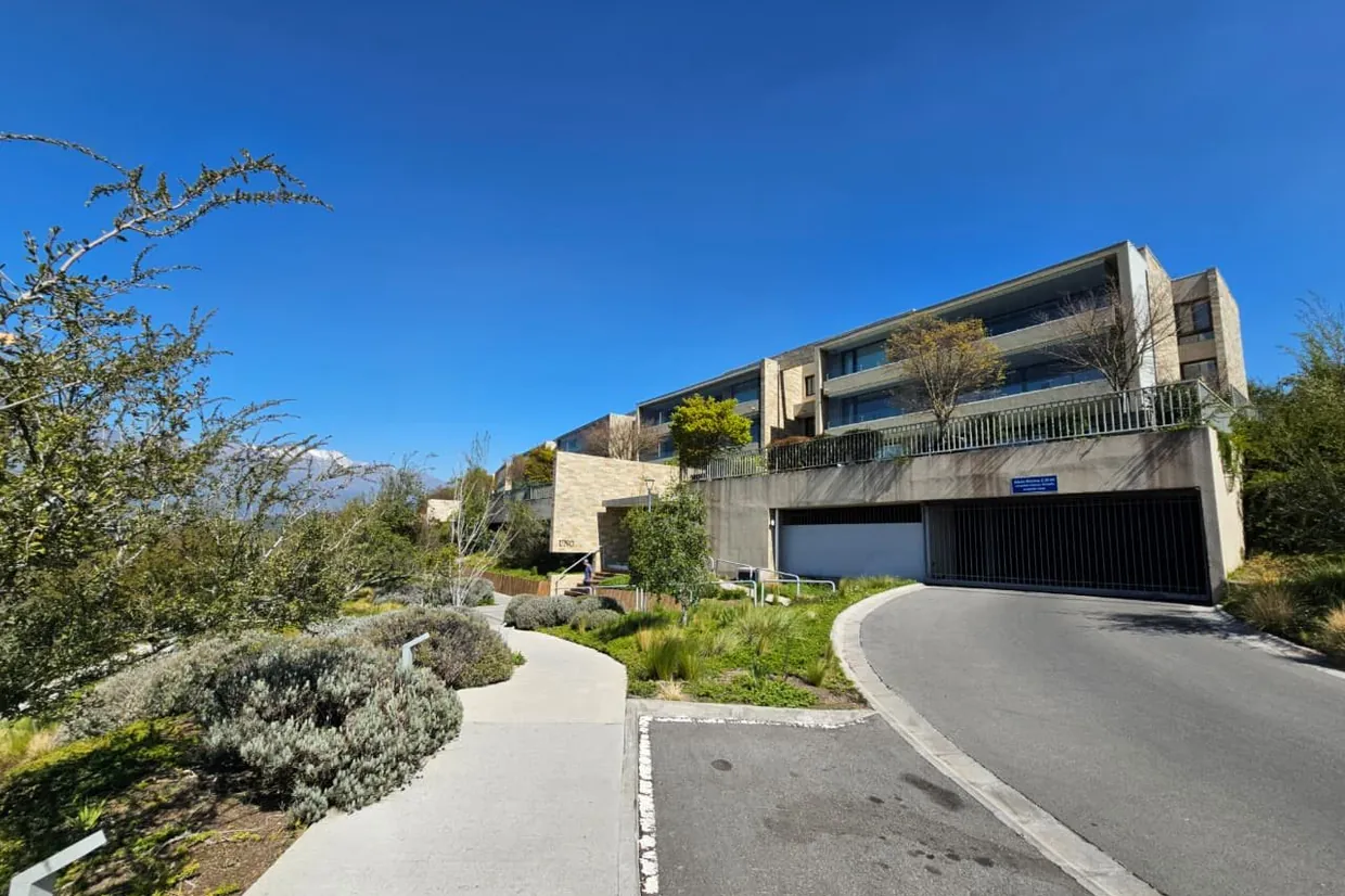 Departamento en venta en Lo Barnechea — Departamento En Venta En Los Trapenses