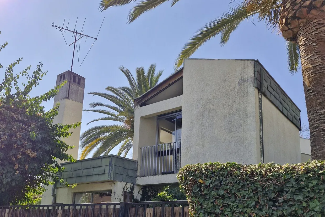 Terreno en venta en La Reina — Gran Terreno Con Un Rol Y Dos Casas En Venta En La Reina