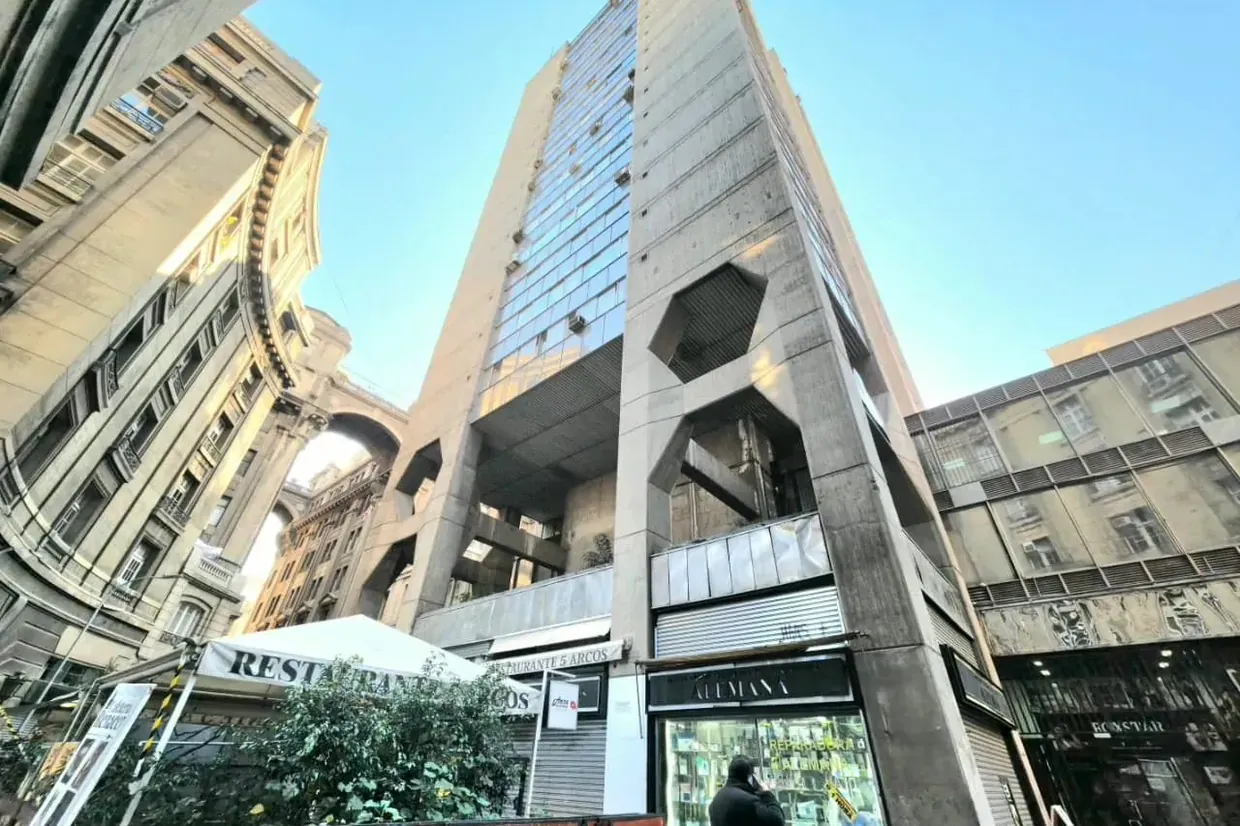 Departamento en venta en Santiago Centro — Pasaje Phillips / Metro Plaza De Armas / Barrio Historico