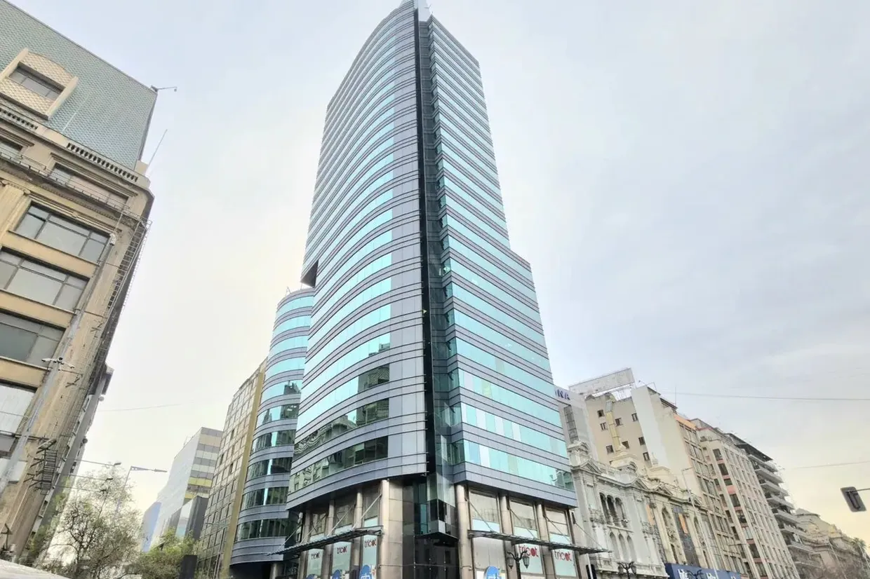 Oficina en arriendo en Santiago Centro — San Antonio / Alameda / Metro Santa Lucia y U De Chile